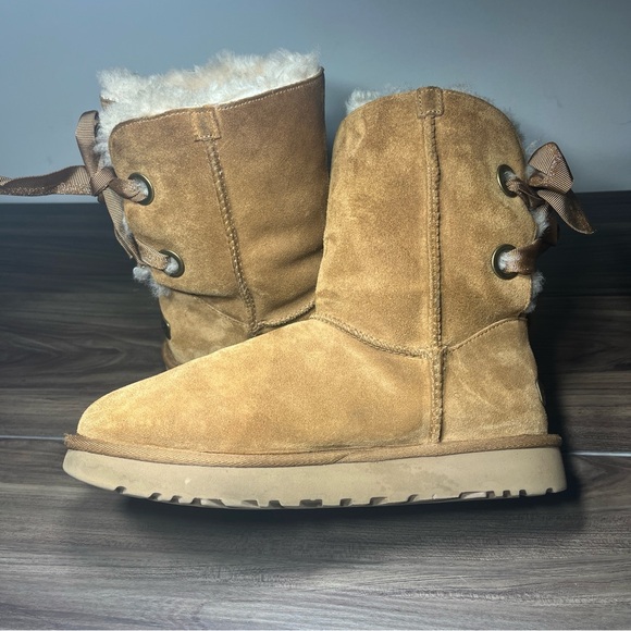 UGG CUSTOMIZABLE BAILEY BOW SHORT CHESTNUT SUEDE SHEARLING LINED US 8 / EU 39 - Picture 7 of 16